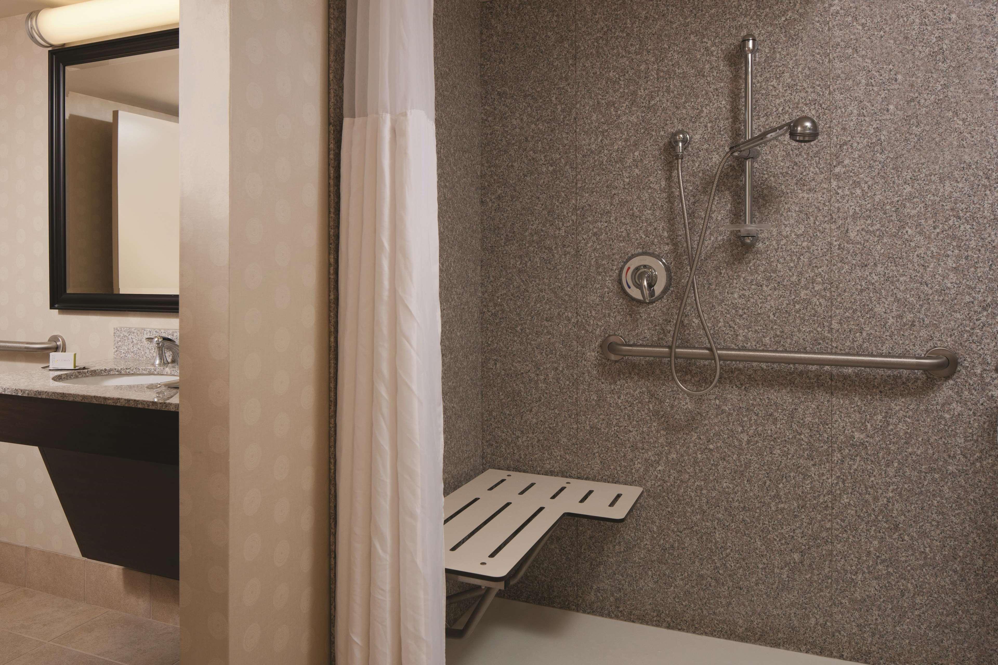 Doubletree By Hilton Pittsburgh Convention Center Hotel Monroeville